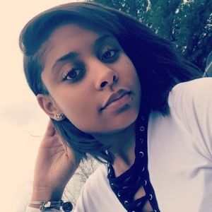 Meet your Posher, Sakara